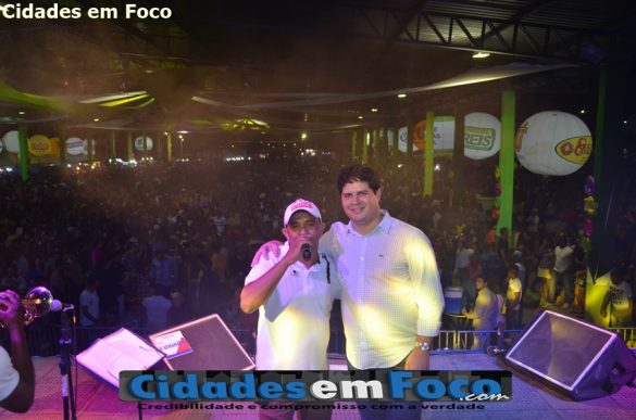 Prefeito Rafael Cavalcanti com o vocalista da Banda Nova Geração