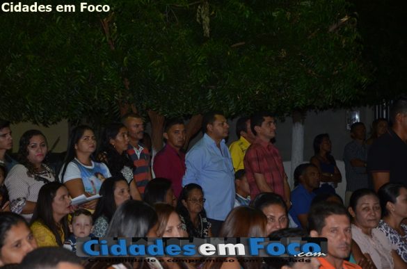 Prefeito Milton Rodrigues participa de missa celebrada pelo Padre Gregório nos festejos de Floresta