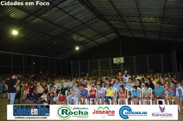 Amauri Jucá faz show durante festa do vaqueiro em Acauã