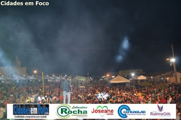 Danilo Pernambucano leva bom público na sexta-feira de Festa do Vaqueiro em Acauã