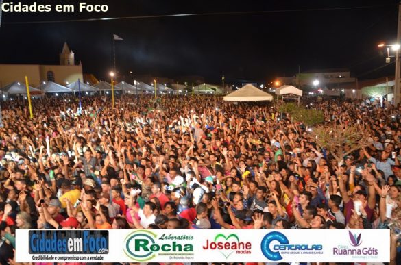 Mais de 15 mil pessoas prestigiam show de Márcia Fellipe em Acauã