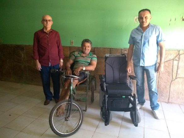 Administração do prefeito Raimundo e Jeso entregam a primeira cadeira motorizada da história do município.