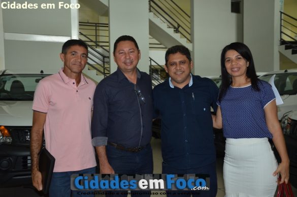 Prefeito Antônio Chico ao lado de prefeitos da região de Nova Santa Rita 